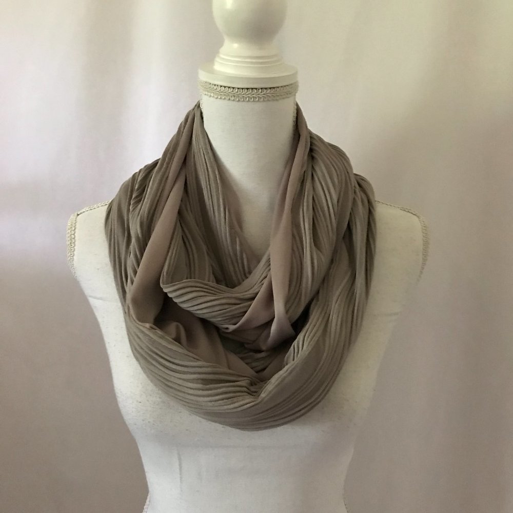 SHOLDIT Textured Infinity Scarf with Hidden Pocket